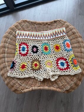 CROCHET knitted Floral Multicolor Women’s Shorts - size M - NEW - elastic band
